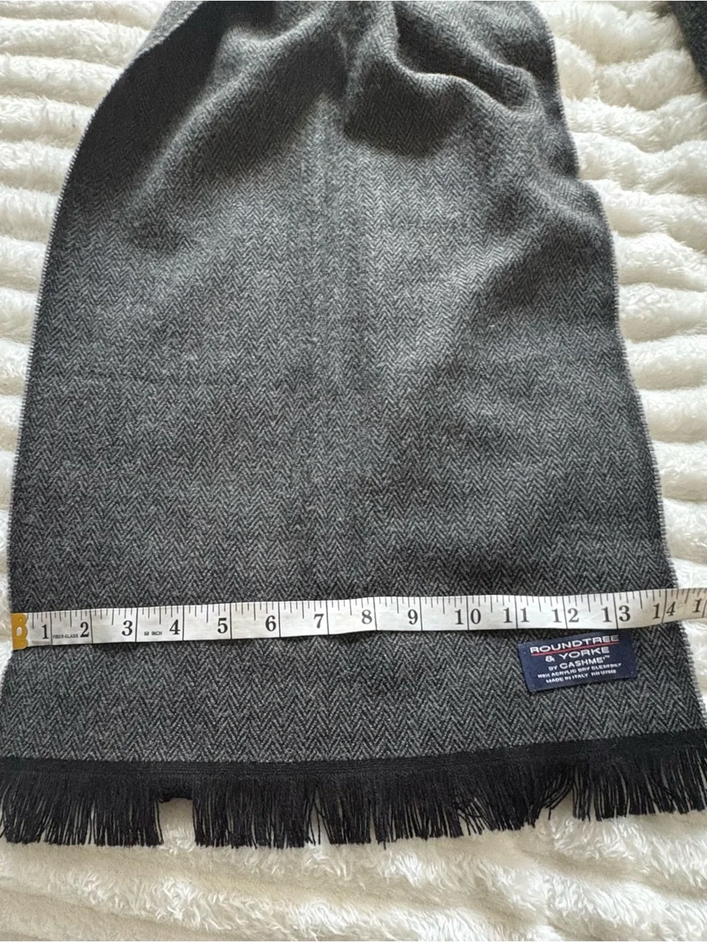 Roundtree & York By Cashme Men’s Gray Herringbone Scarf